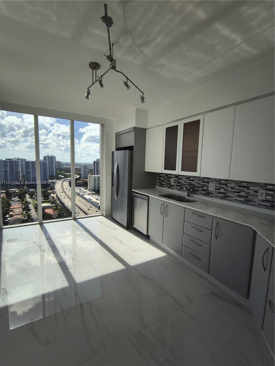 Building Photo - 19111 Collins Ave