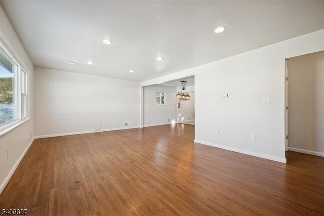 Building Photo - 64 Lorraine Terrace