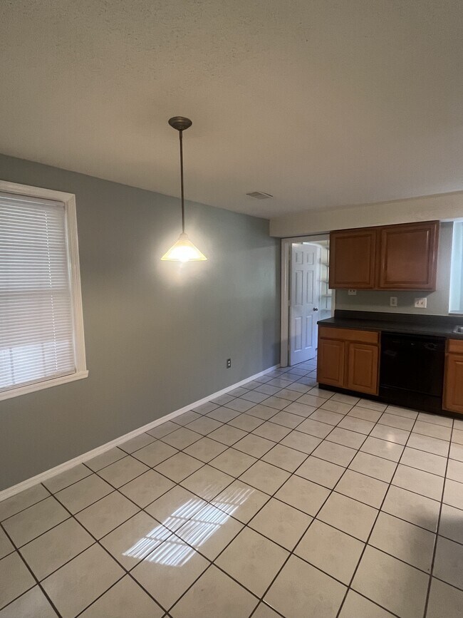 Building Photo - 5925 Tillery Dr