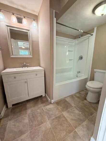 Building Photo - 3097 Colonial Way