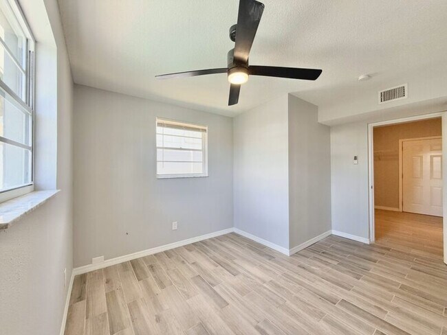 Building Photo - 8718 Thornwood Ln