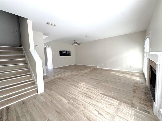 Building Photo - 5900 Grelot Rd