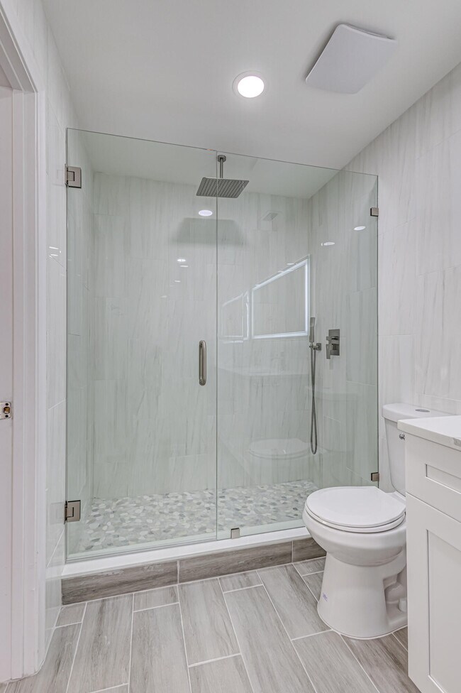 Building Photo - 1240 Summit Pl Cir