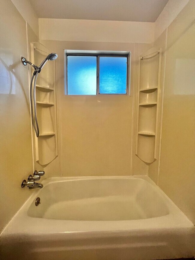 Building Photo - 3 bed, 1 bath Duplex in West Fort Collins