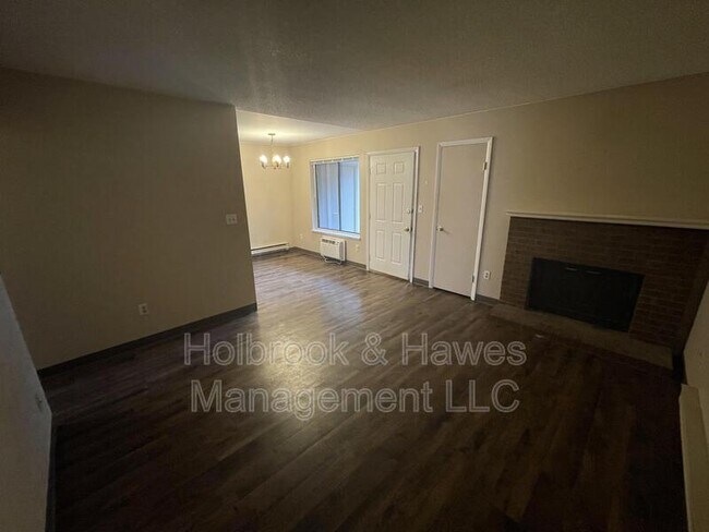 Building Photo - 1209 W Plum St