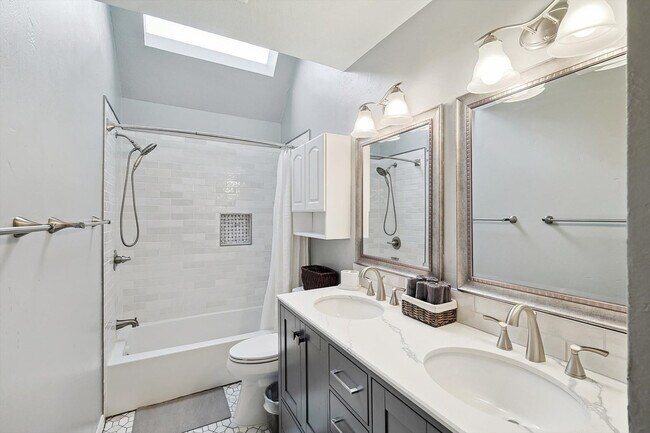 Building Photo - 2005 Glory Creek Cir