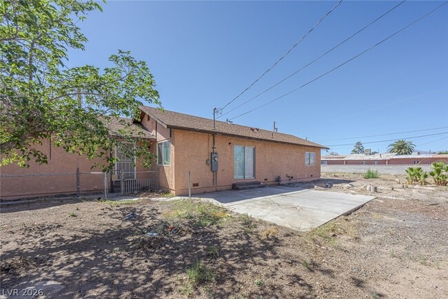 Building Photo - 1320 Gold Ave