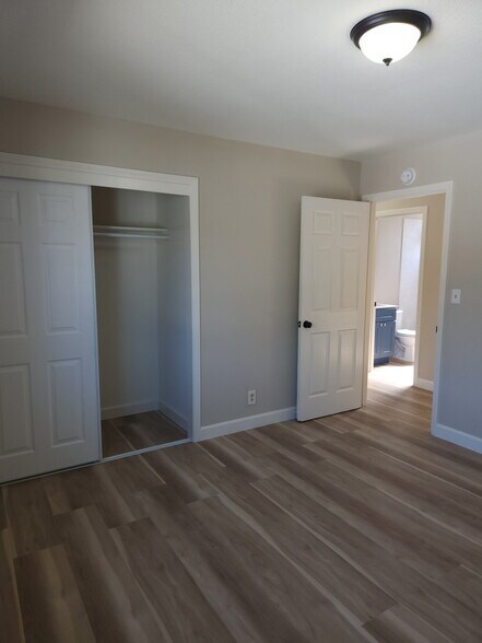 Building Photo - 3201 64th Ave