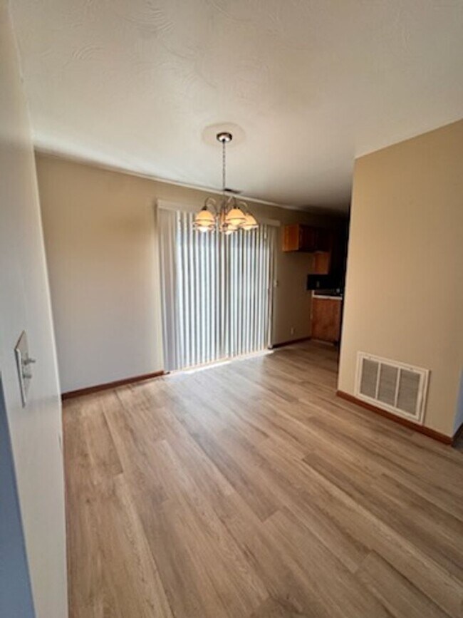 Building Photo - NEW LISTING 2 bed duplex in Albion, IN!