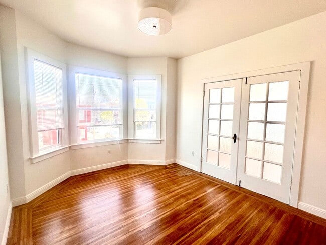 Building Photo - Fully Renovated Bright Corner Apartment wi...