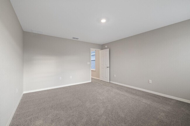 Building Photo - Newer Construction! 4 Beds/2.5 Baths!