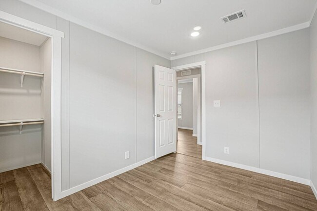 Building Photo - 1609 American Dr