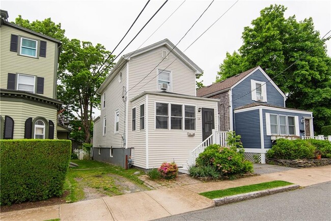 Building Photo - 18 Almy St