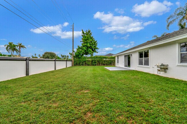 Building Photo - 1588 Farmington Ave