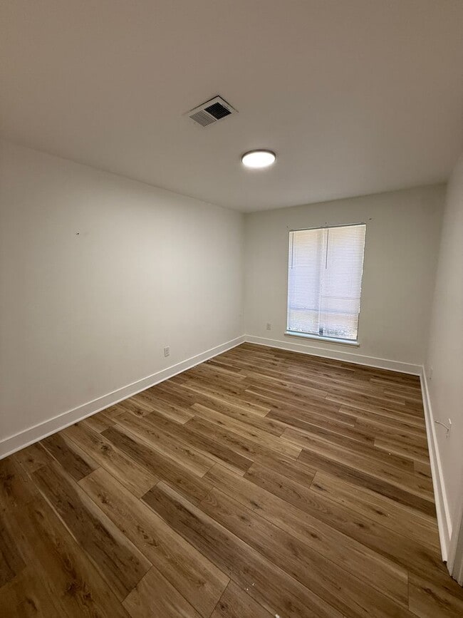 Building Photo - For Rent – Updated 3-Bedroom Home in Colon...