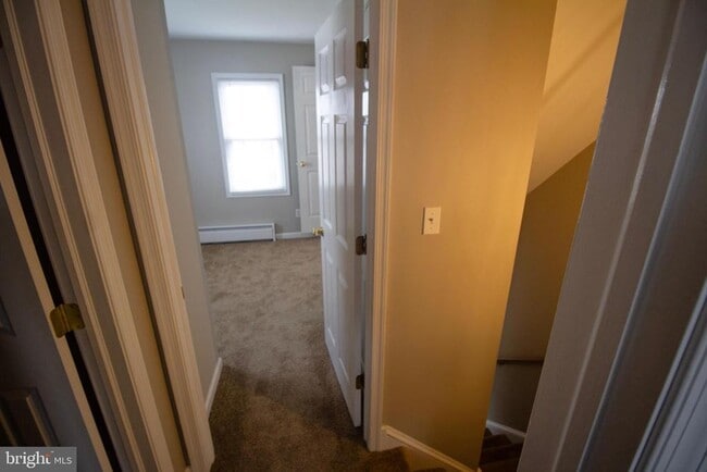 Building Photo - 234 E Linden St