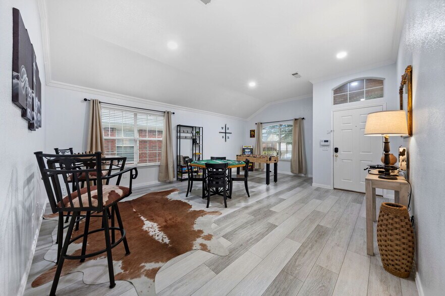 Building Photo - 4835 Crown Dr