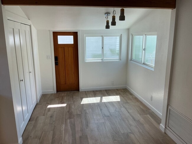 Building Photo - Beautiful 4 Bedroom 2 Bath Home in Old Tow...