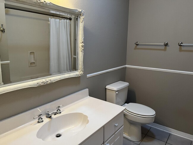 Building Photo - 195 S Shore Dr