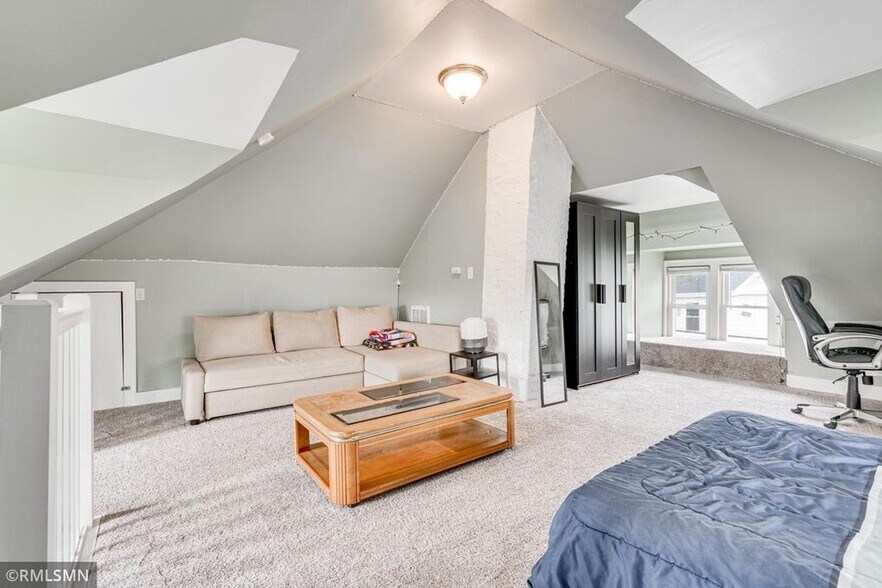 Building Photo - 1113 26th Ave NE