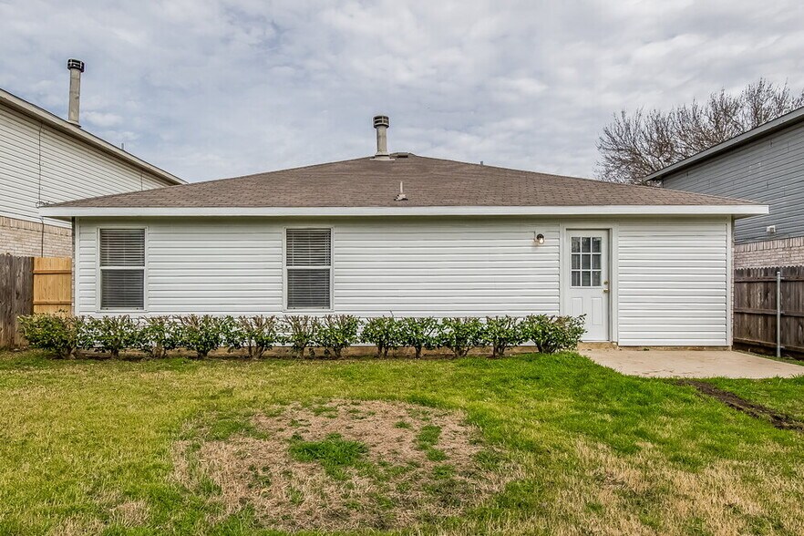 Building Photo - 3909 Fox Run Dr