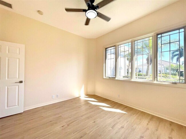 Building Photo - 8515 53rd Pl E