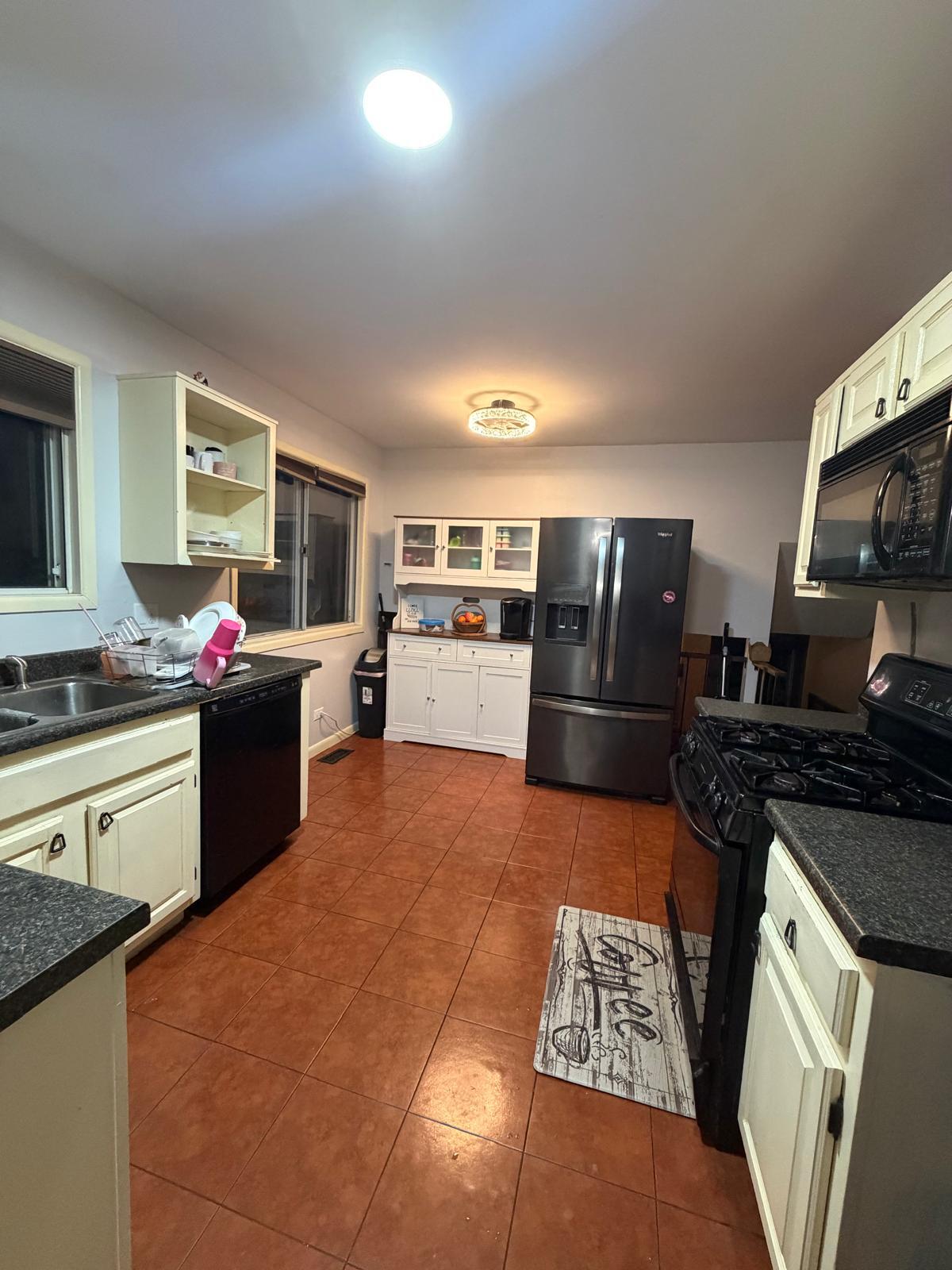 Building Photo - 800 W Beechtree Ln