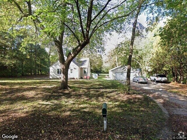 Building Photo - 7033 Lakeview Dr