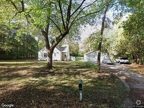 Building Photo - 7033 Lakeview Dr