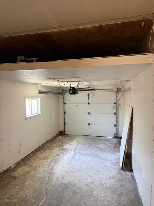 Building Photo - 715 Schafer Rd