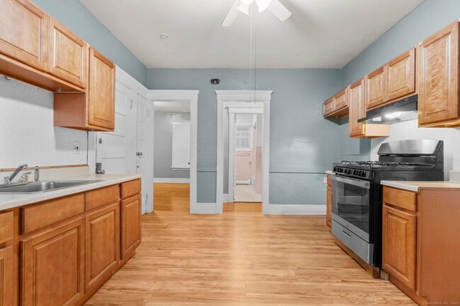 Primary Photo - 379 Winthrop Ave