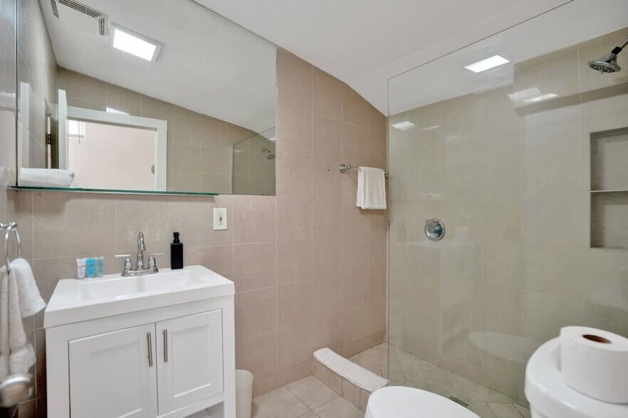 Building Photo - 1115 SW 4th St