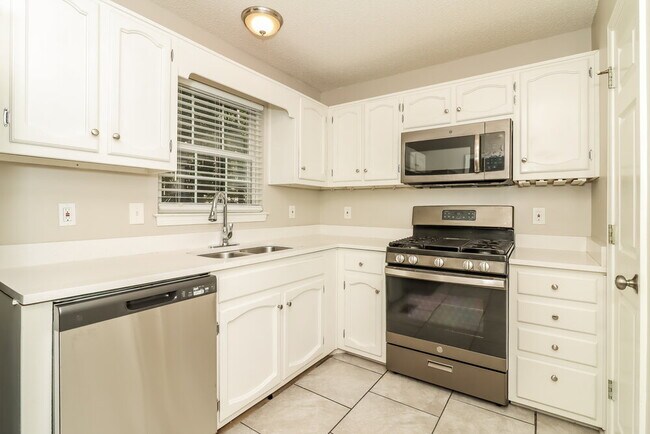 Building Photo - 236 Amy Blvd