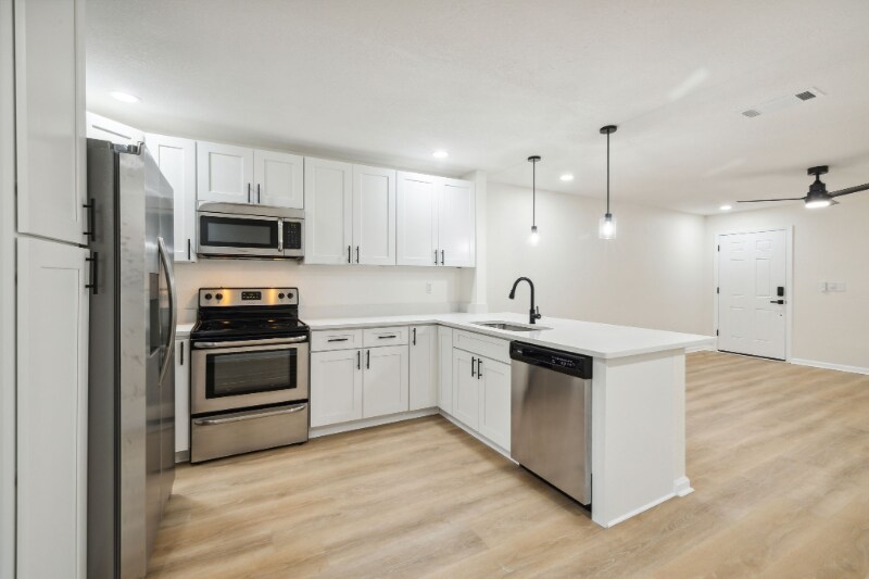 Building Photo - 2636 Sunnyside Dr