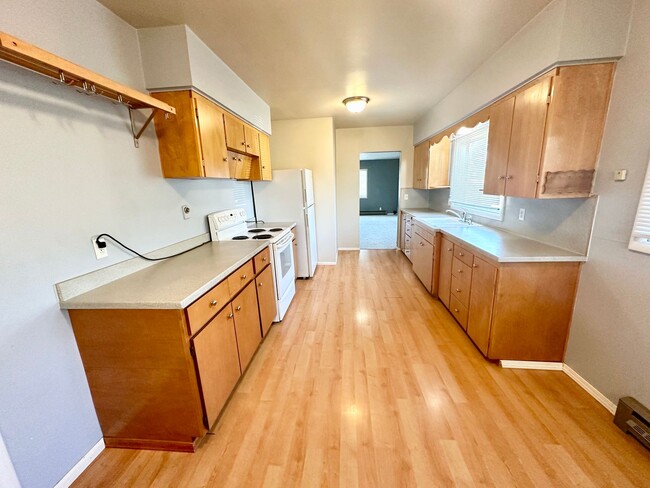 Building Photo - 2 Bedroom 1 Bathroom Home with Acreage in ...
