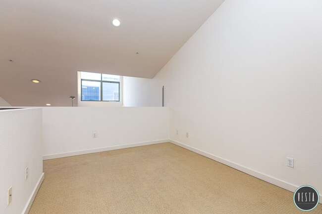 Building Photo - SPACIOUS ARTIST LOFT WITH PRIVATE PATIO & ...