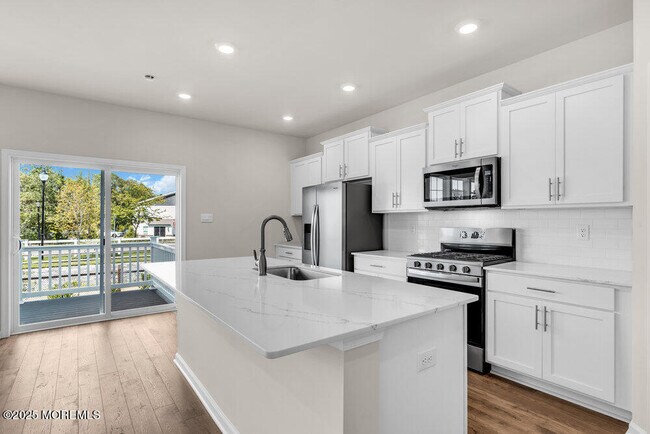 Building Photo - 10 Penny Ln