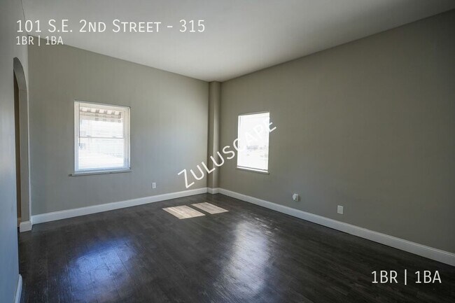 Building Photo - 101 SE 2nd St