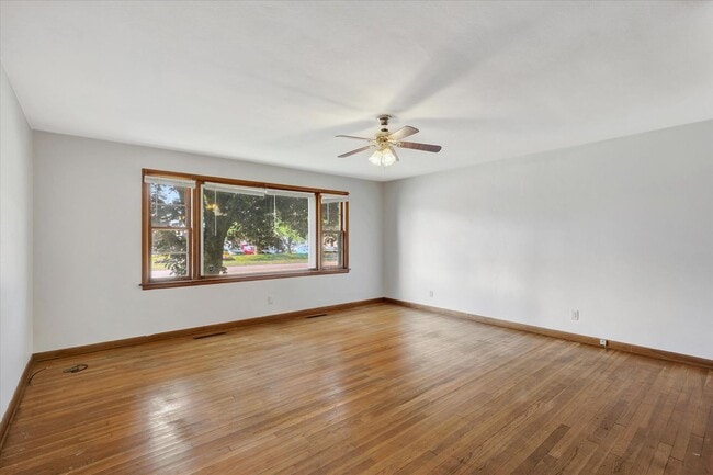 Building Photo - 2 BED / 1 BATH HOUSE IN CENTRAL CHAMPAIGN ...