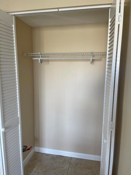 Building Photo - 1605 S US Hwy 1