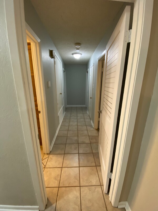 Building Photo - 3320 Lockhaven Dr