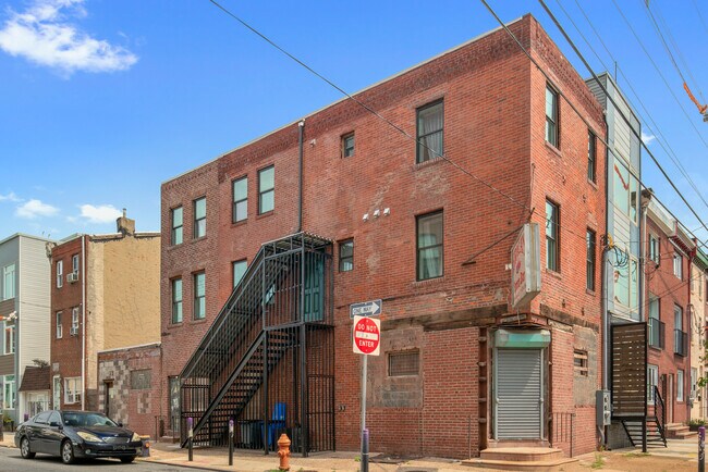 Building Photo - 2049 E Hagert St