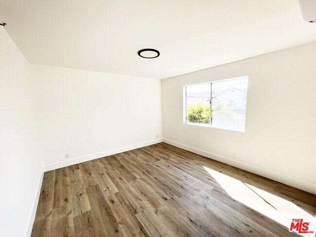 Building Photo - 11430 Cedar Ave