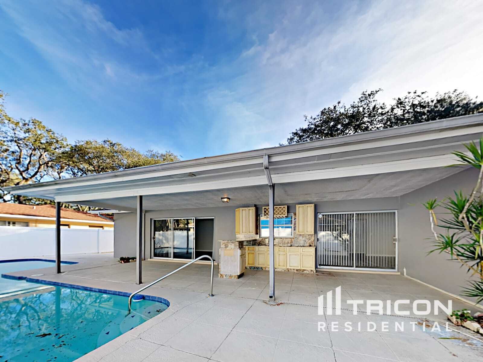 Building Photo - 7102 Woodfield Dr