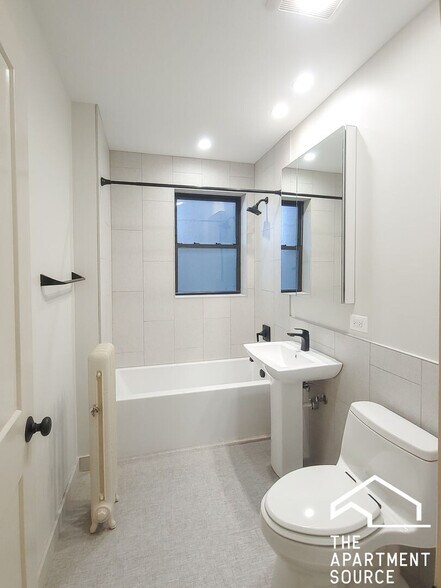 Building Photo - 4956 N Oakley Ave