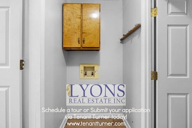 Building Photo - 4 bed 2 bath house cozy neighborhood!!