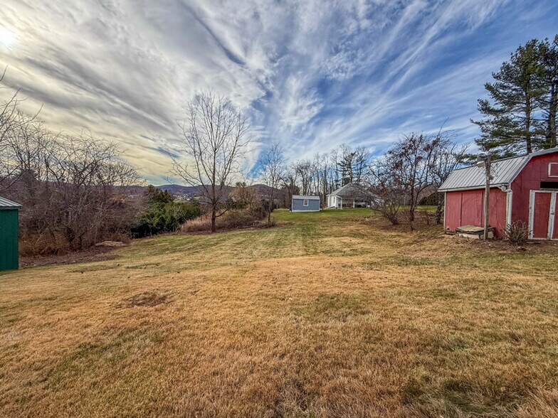 Building Photo - 51 Lucas St