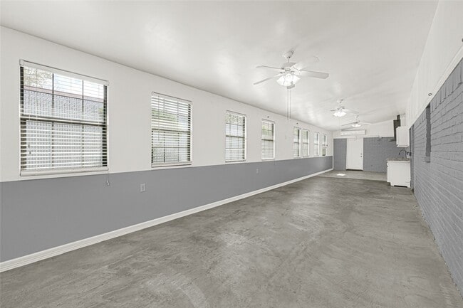 Building Photo - 9208 Carousel Ln