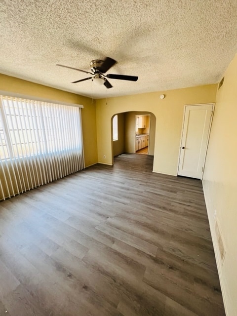 Building Photo - FOR RENT