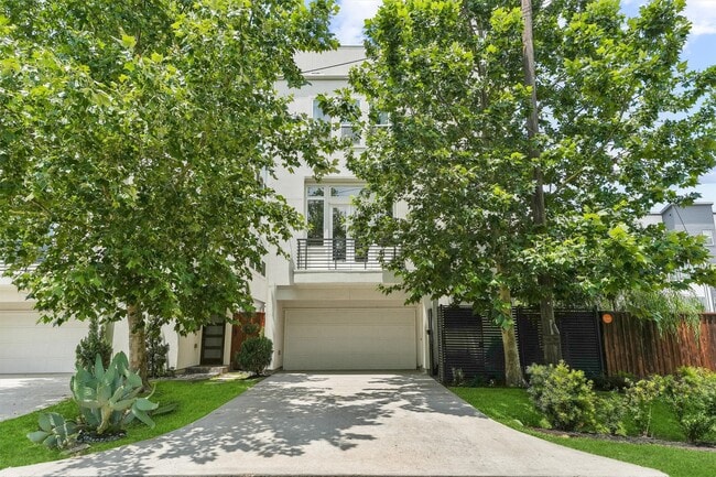 Primary Photo - 3205 Baron St